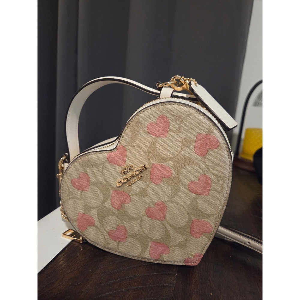 Coach‎ Valentine 2024 Heart Crossbody Signature Coated Canvas Leather
